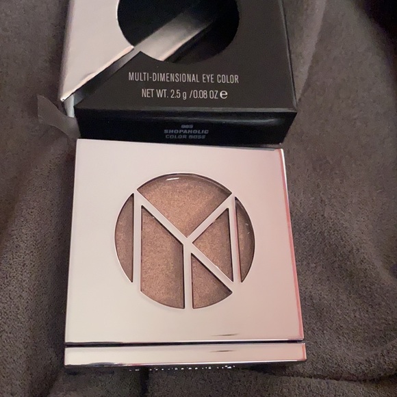 Eye Shadow - Picture 2 of 4